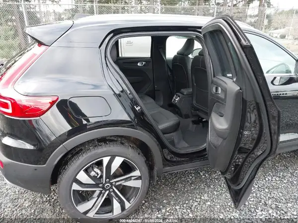 YV4L12UF7S2555052 2025 VOLVO XC40 - Image 8