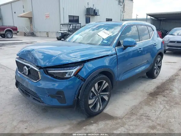 YV4L12UF8P2085671 2023 VOLVO XC40 - Image 2