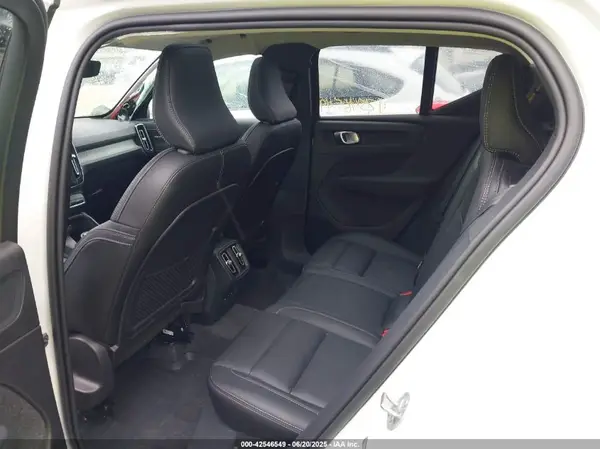 YV4L12UF8R2265543 2024 VOLVO XC40 - Image 8