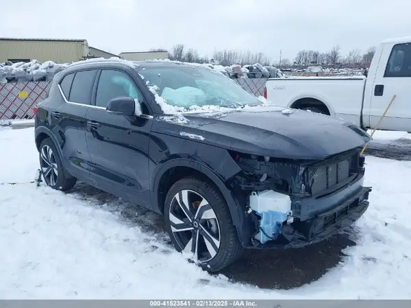 YV4L12UF9R2331548 2024 VOLVO XC40 - Image 1