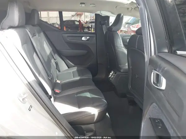 YV4L12UF9R2341352 2024 VOLVO XC40 - Image 8