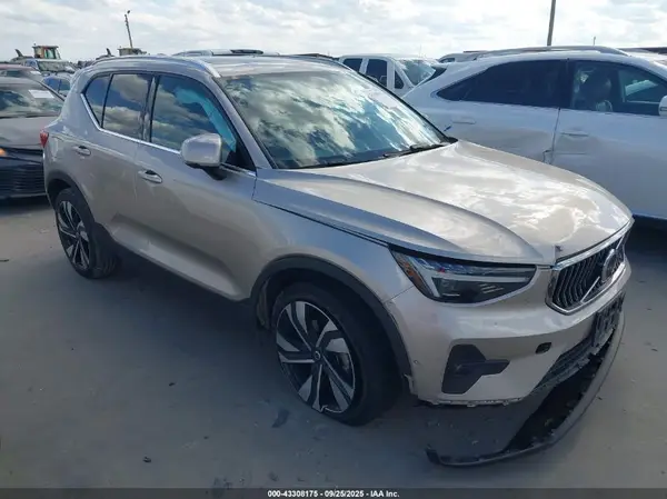 YV4L12UFXR2229918 2024 VOLVO XC40 - Image 1