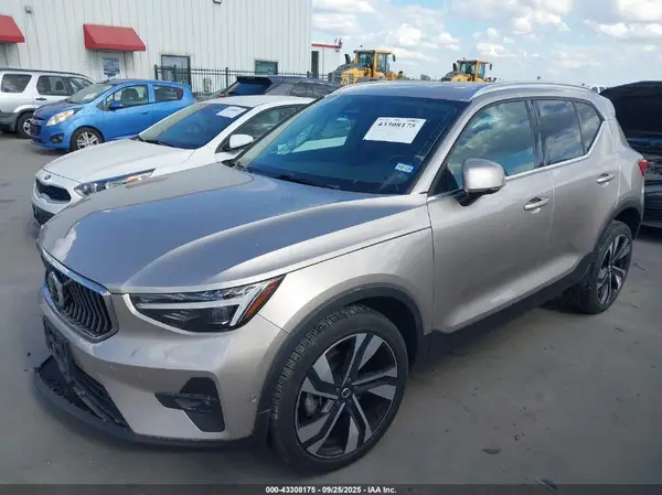 YV4L12UFXR2229918 2024 VOLVO XC40 - Image 2