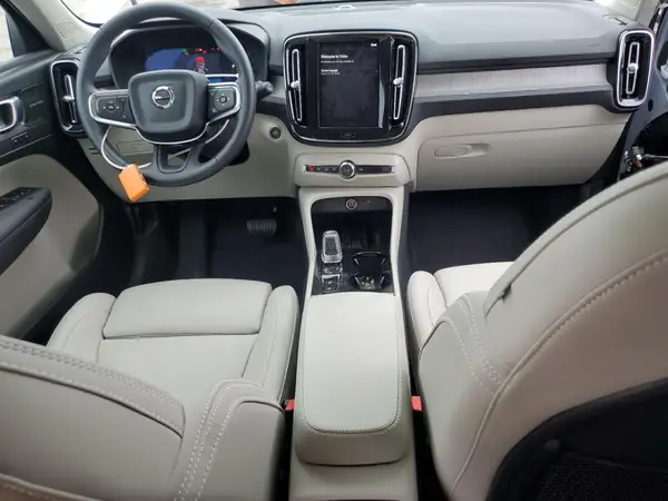 YV4L12UFXS2571181 2025 VOLVO XC40 - Image 8