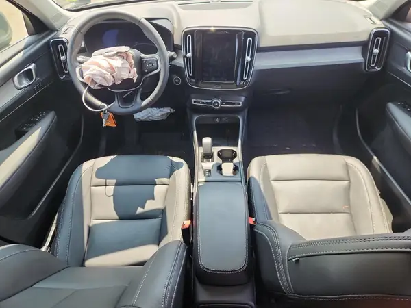 YV4L12UJ0S2468016 2025 VOLVO XC40 - Image 8