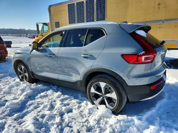 YV4L12UJ0S2472602 2025 VOLVO XC40 - Image 2
