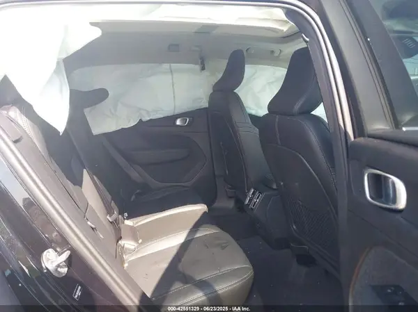 YV4L12UJ0S2507803 2025 VOLVO XC40 - Image 8