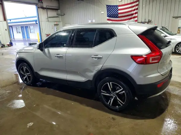 YV4L12UJ0S2565863 2025 VOLVO XC40 - Image 2