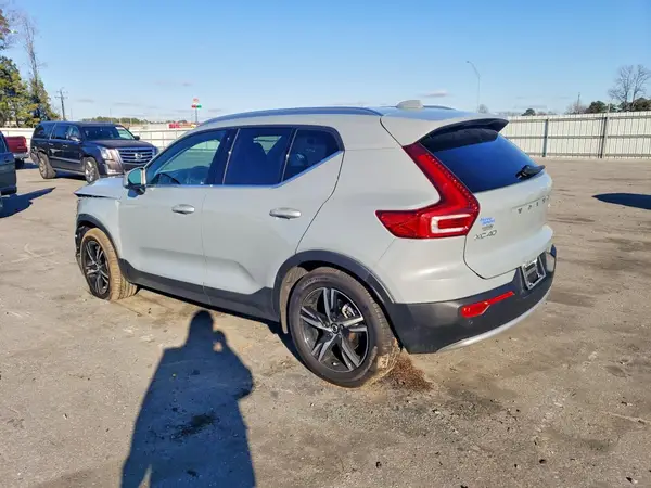 YV4L12UJ0S2569069 2025 VOLVO XC40 - Image 2