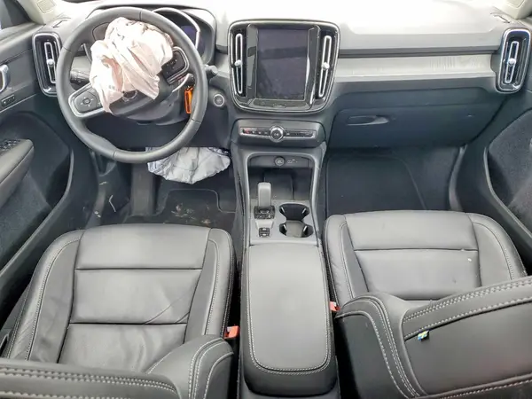 YV4L12UJ0S2569606 2025 VOLVO XC40 - Image 8
