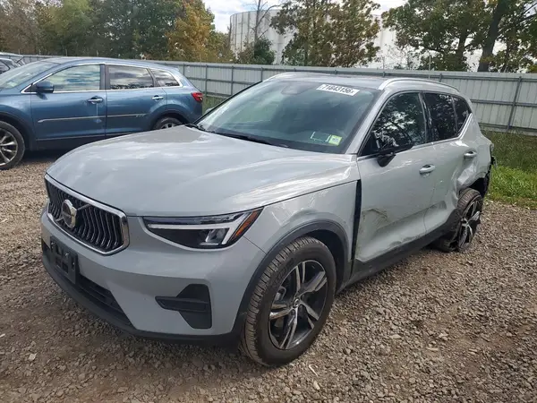 YV4L12UJ1S2562888 2025 VOLVO XC40 - Image 1