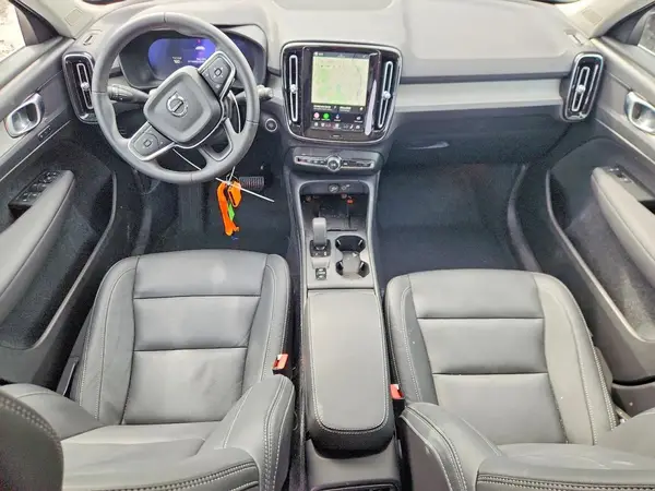 YV4L12UJ1S2570263 2025 VOLVO XC40 - Image 8