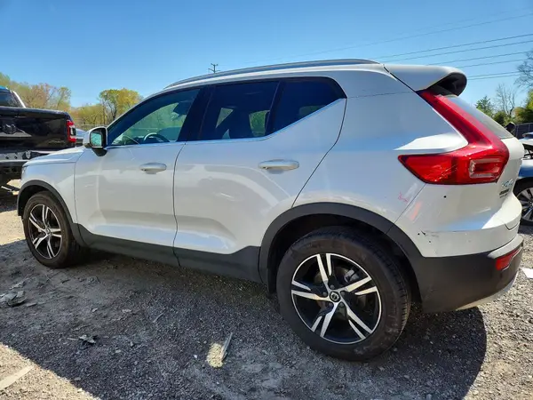 YV4L12UJ2S2467773 2025 VOLVO XC40 - Image 2