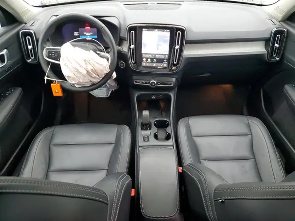 YV4L12UJ2S2468924 2025 VOLVO XC40 - Image 8