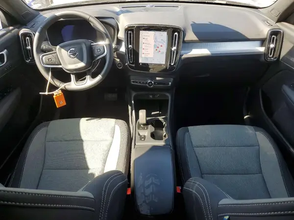 YV4L12UJ2S2470060 2025 VOLVO XC40 - Image 8
