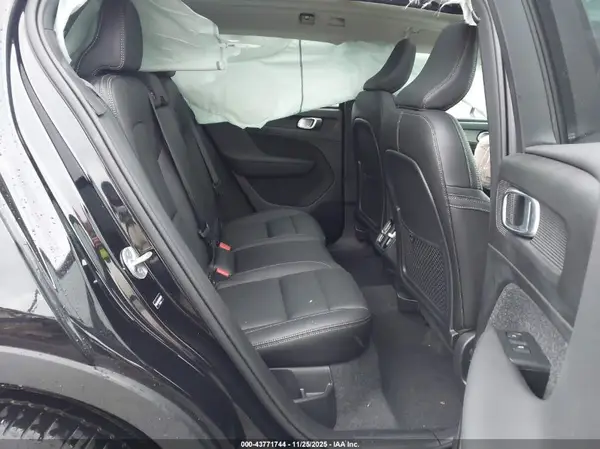 YV4L12UJ2S2558137 2025 VOLVO XC40 - Image 8
