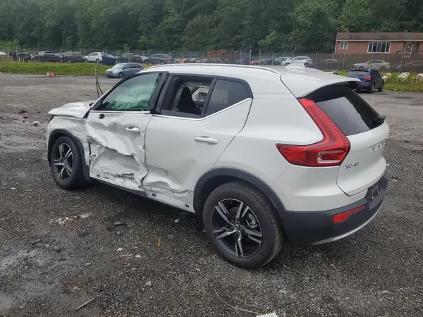 YV4L12UJ2S2575195 2025 VOLVO XC40 - Image 2