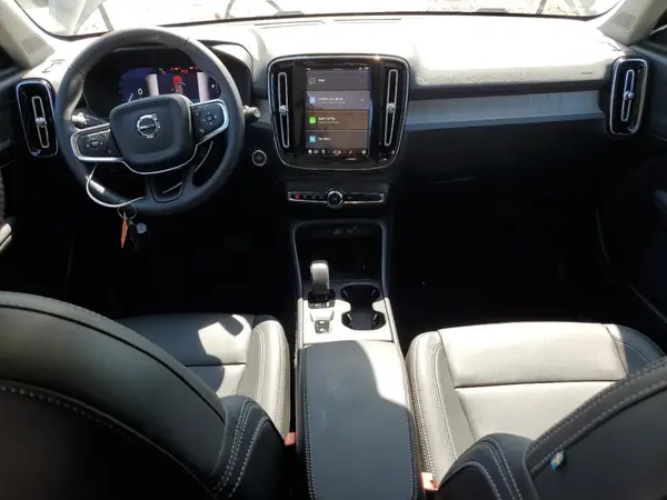 YV4L12UJ2S2599951 2025 VOLVO XC40 - Image 8