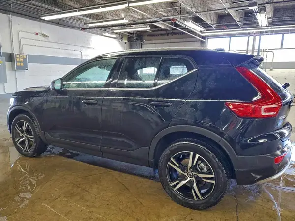 YV4L12UJ2S2603898 2025 VOLVO XC40 - Image 2