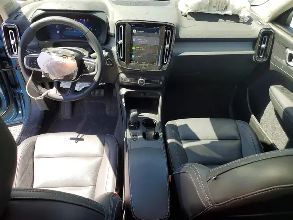 YV4L12UJ3S2564593 2025 VOLVO XC40 - Image 8