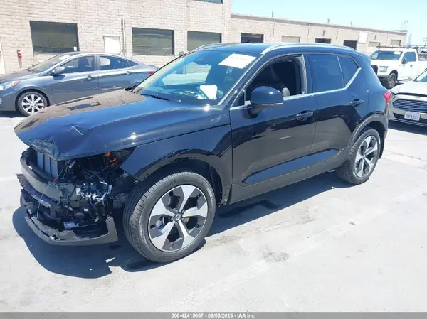 YV4L12UJ3S2567901 2025 VOLVO XC40 - Image 2