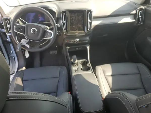 YV4L12UJ3S2577263 2025 VOLVO XC40 - Image 8