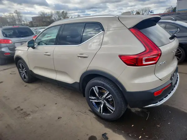 YV4L12UJ3S2600136 2025 VOLVO XC40 - Image 2