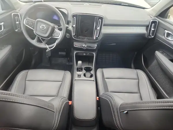 YV4L12UJ3S2600136 2025 VOLVO XC40 - Image 8