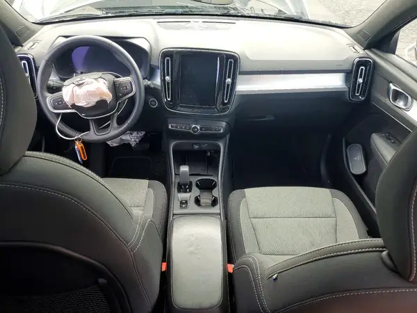 YV4L12UJ4S2466110 2025 VOLVO XC40 - Image 8