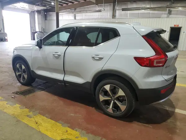 YV4L12UJ4S2550704 2025 VOLVO XC40 - Image 2