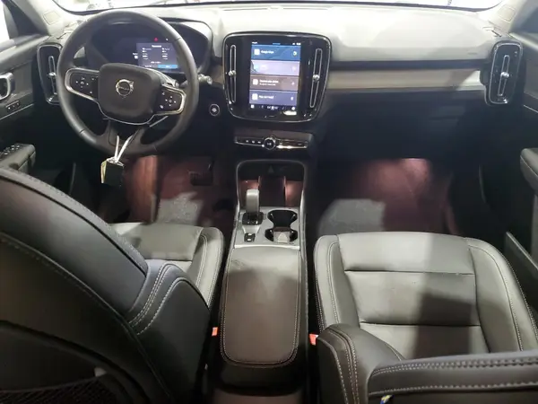 YV4L12UJ4S2550704 2025 VOLVO XC40 - Image 8