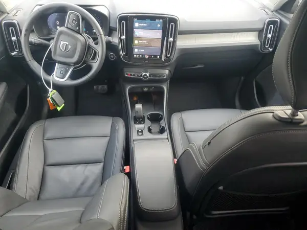 YV4L12UJ4S2589552 2025 VOLVO XC40 - Image 8
