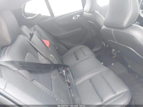 YV4L12UJ4S2607421 2025 VOLVO XC40 - Image 8