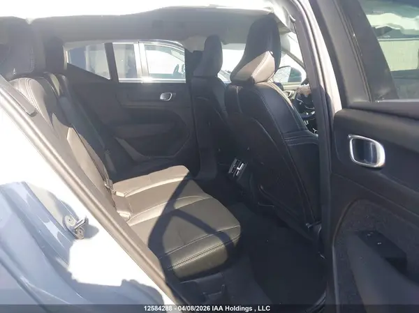 YV4L12UJ5S2456797 2025 VOLVO XC40 - Image 8