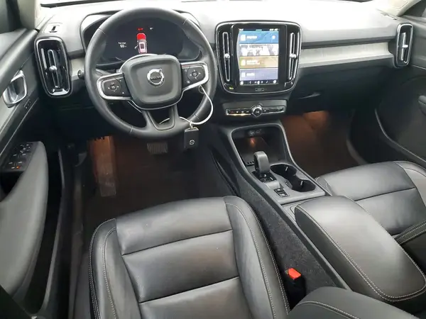 YV4L12UJ5S2477083 2025 VOLVO XC40 - Image 8
