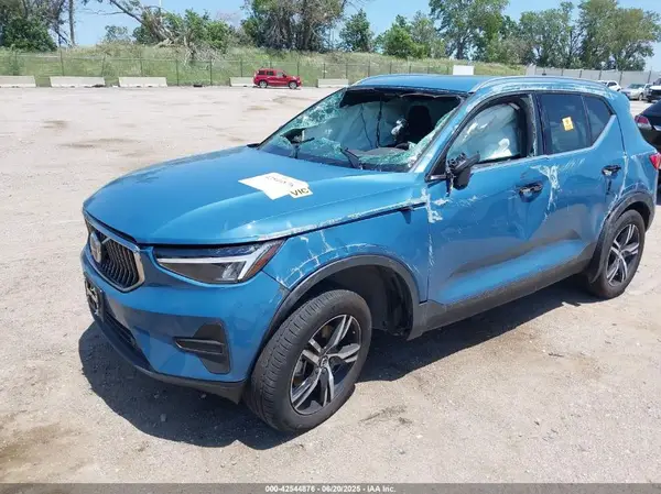 YV4L12UJ5S2514956 2025 VOLVO XC40 - Image 2