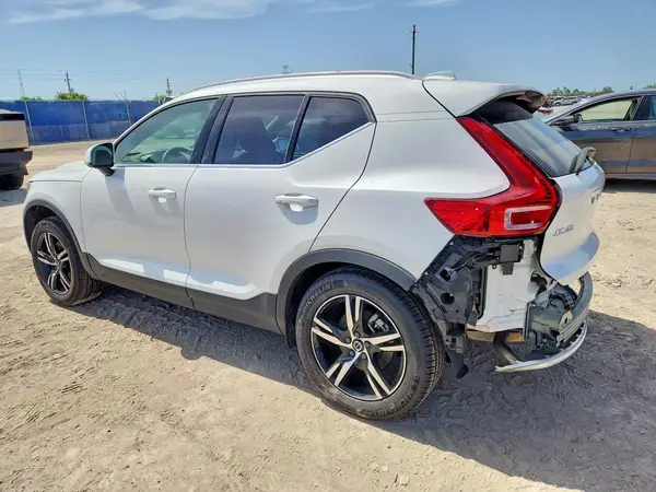 YV4L12UJ5S2544331 2025 VOLVO XC40 - Image 2