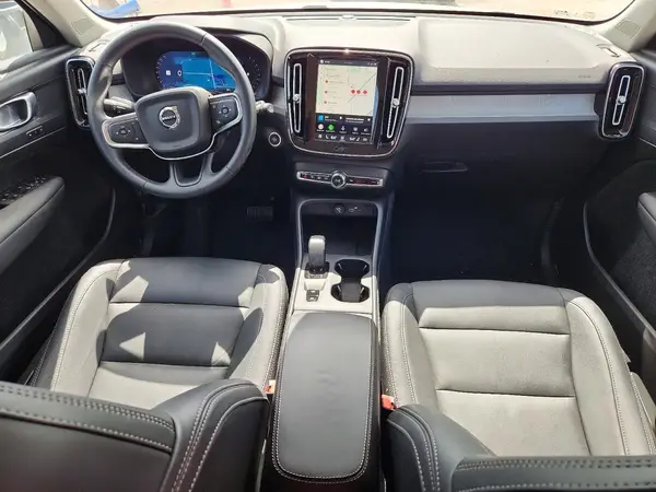YV4L12UJ5S2544331 2025 VOLVO XC40 - Image 8