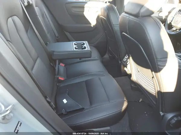 YV4L12UJ5S2566748 2025 VOLVO XC40 - Image 8