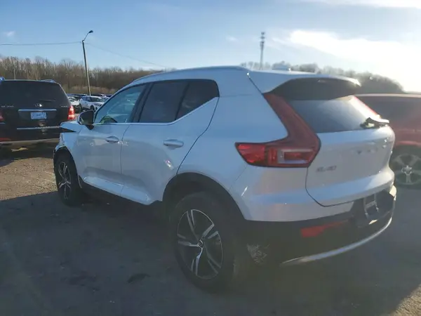 YV4L12UJ5S2576566 2025 VOLVO XC40 - Image 2