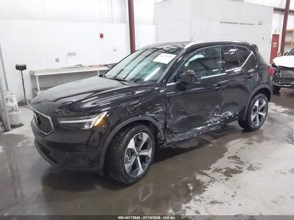 YV4L12UJ5S2596610 2025 VOLVO XC40 - Image 2