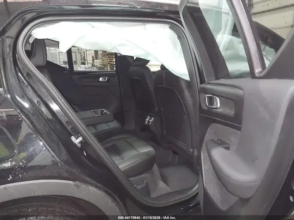 YV4L12UJ5S2596610 2025 VOLVO XC40 - Image 8