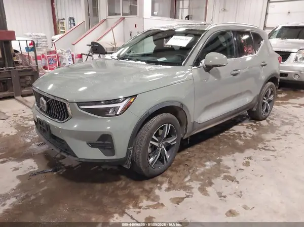 YV4L12UJ5S2599944 2025 VOLVO XC40 - Image 2