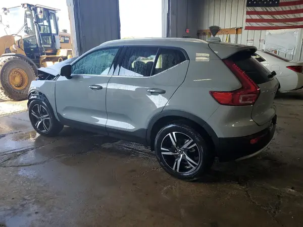 YV4L12UJ5S2603636 2025 VOLVO XC40 - Image 2