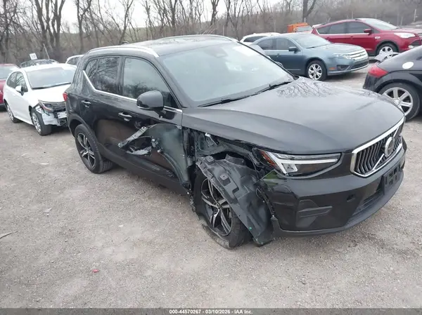 YV4L12UJ7S2556058 2025 VOLVO XC40 - Image 1