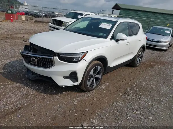 YV4L12UJ7S2608174 2025 VOLVO XC40 - Image 2