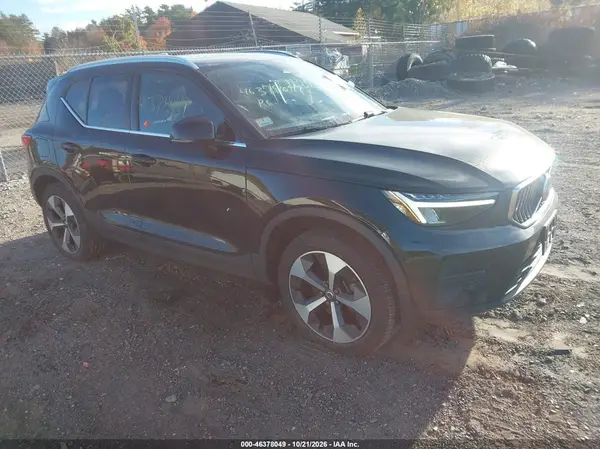 YV4L12UJ7S2608398 2025 VOLVO XC40 - Image 1