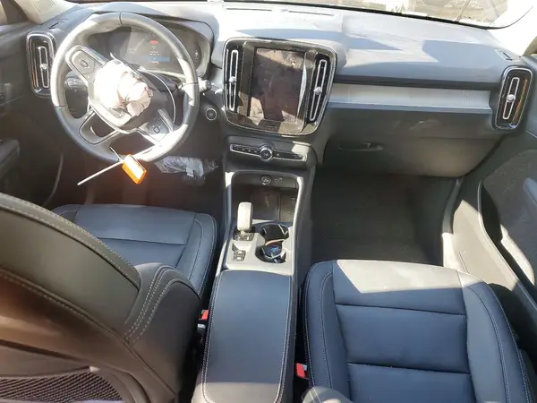 YV4L12UJ8S2465400 2025 VOLVO XC40 - Image 8