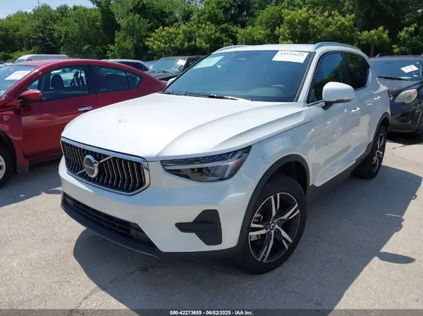 YV4L12UJ8S2544646 2025 VOLVO XC40 - Image 2