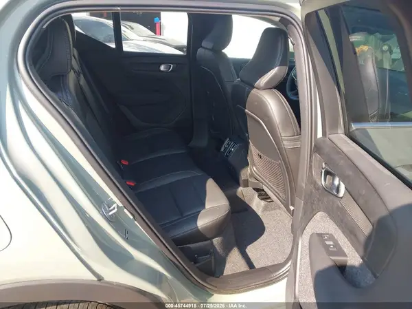 YV4L12UJ8S2570180 2025 VOLVO XC40 - Image 8